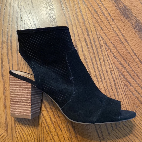 Crown Vintage Black Suede Open Toed Booties - Picture 2 of 6